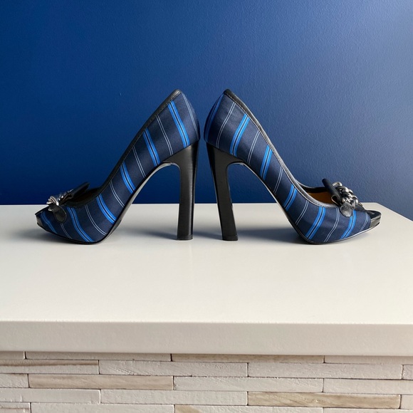 NINE WEST Like New Blue-Striped High Heels - 8 - Picture 4 of 8